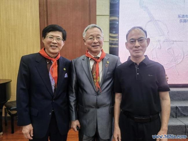 旅好意思音乐家寻回失联四十余年的亲东说念主 超越山海的亲情重逢
